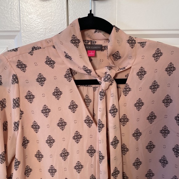 Vince Camuto blouse - Picture 2 of 2